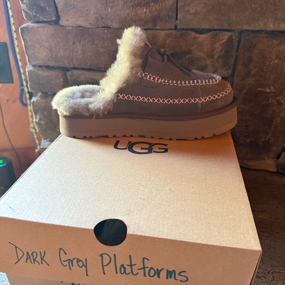 UGG Disquette Alpine Lightweight Platforms. NIB - Picture 5 of 7